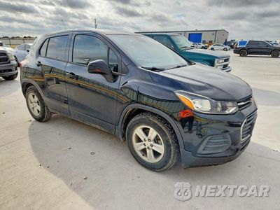 Czwarte zdjęcie samochodu z boku: 2020 CHEVROLET TRAX LS VIN:KL7CJKSB1LB021577 - miniatura