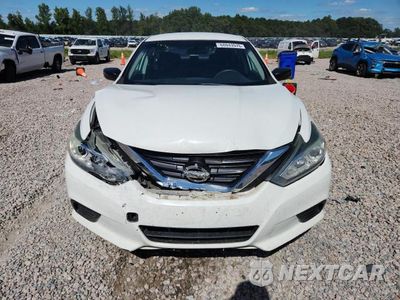 Piąte zdjęcie samochodu w środku: 2017 NISSAN ALTIMA 2.5 S VIN:1N4AL3AP7HN365515 - miniatura