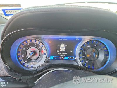 Zdjęcie 9 z 13 samochodu: 2019 CHRYSLER 300 S VIN:2C3CCABG0KH564822 - miniatura