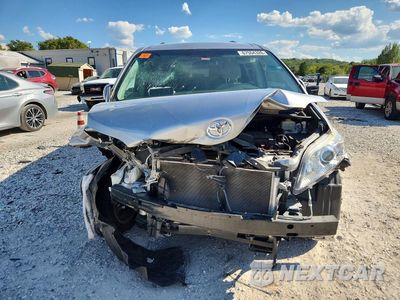 Piąte zdjęcie samochodu w środku: 2014 TOYOTA SIENNA LE VIN:5TDKK3DCXES440854 - miniatura