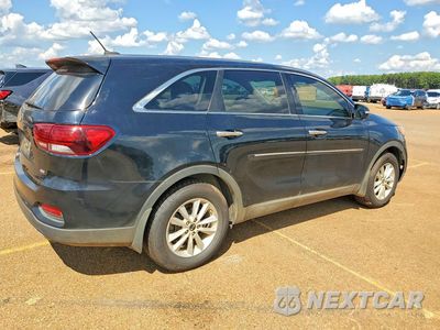 Trzecie zdjęcie samochodu z tyłu: 2019 KIA SORENTO LX VIN:5XYPG4A31KG547768 - miniatura