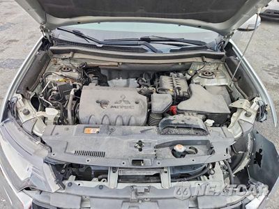 Zdjęcie 12 z 13 samochodu: 2020 MITSUBISHI OUTLANDER SE VIN:JA4AD3A32LZ044076 - miniatura