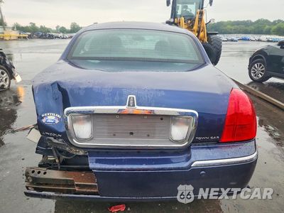 Zdjęcie 6 z 12 samochodu: 2003 LINCOLN TOWN CAR SIGNATURE VIN:1LNHM82W13Y689281 - miniatura