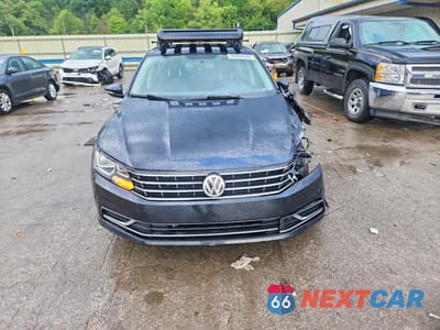 Piąte zdjęcie samochodu w środku: 2017 VOLKSWAGEN PASSAT SE VIN:1VWBT7A35HC016753 - miniatura