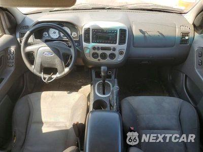 Zdjęcie 8 z 12 samochodu: 2005 FORD ESCAPE XLS VIN:1FMCU02Z55KC52458 - miniatura
