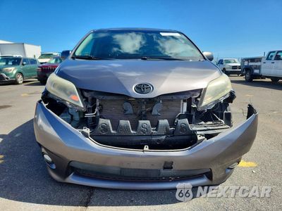 Piąte zdjęcie samochodu w środku: 2016 TOYOTA SIENNA SE VIN:5TDXK3DCXGS738099 - miniatura