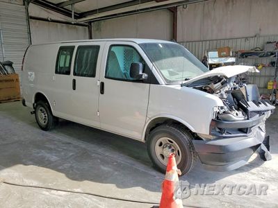 Czwarte zdjęcie samochodu z boku: 2022 CHEVROLET EXPRESS G2500 DELIVERY VAN VIN:1GCWGAFP0N1282982 - miniatura