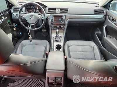 Zdjęcie 8 z 13 samochodu: 2017 VOLKSWAGEN PASSAT SE VIN:1VWBT7A32HC085125 - miniatura