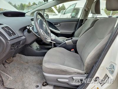 Zdjęcie 7 z 12 samochodu: 2014 TOYOTA PRIUS TWO VIN:JTDKN3DU3E1774057 - miniatura