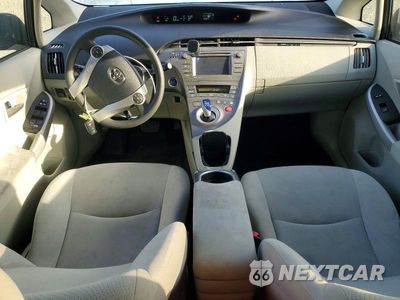 Zdjęcie 8 z 12 samochodu: 2012 TOYOTA PRIUS THREE VIN:JTDKN3DU7C5526710 - miniatura