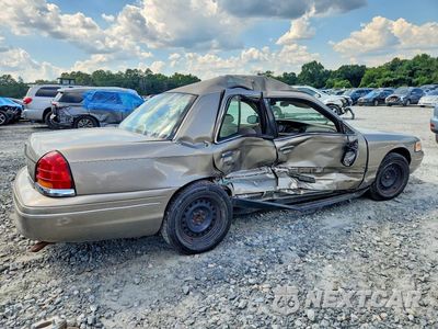 Trzecie zdjęcie samochodu z tyłu: 2001 FORD CROWN VICTORIA LX VIN:2FAFP74W71X175870 - miniatura