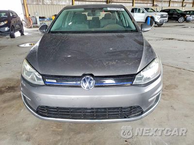 Piąte zdjęcie samochodu w środku: 2016 VOLKSWAGEN E-GOLF SE VIN:WVWKP7AU5GW916534 - miniatura