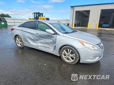 Czwarte zdjęcie samochodu z boku: 2011 HYUNDAI SONATA LIMITED VIN:5NPEC4AC9BH002008 - miniatura