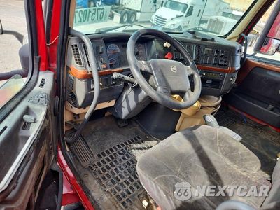 Zdjęcie 8 z 14 samochodu: 2012 VOLVO VNL SEMI TRUCK VIN:4V4NC9KK9CN547831 - miniatura
