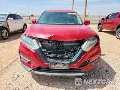 Piąte zdjęcie samochodu w środku: 2017 NISSAN ROGUE S VIN:JN8AT2MT4HW393008 - miniatura