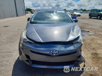 Piąte zdjęcie samochodu w środku: 2017 TOYOTA PRIUS THREE VIN:JTDKARFUXH3037975 - miniatura