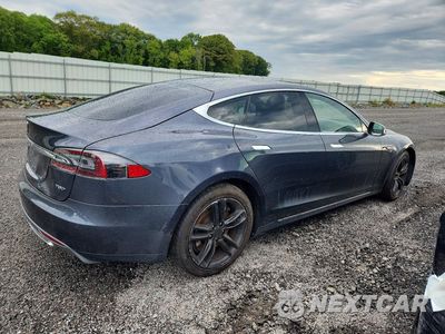 Trzecie zdjęcie samochodu z tyłu: 2016 TESLA MODEL S VIN:5YJSA1E20GF124593 - miniatura