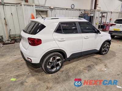 Trzecie zdjęcie samochodu z tyłu: 2023 HYUNDAI VENUE SEL VIN:KMHRC8A32PU273073 - miniatura