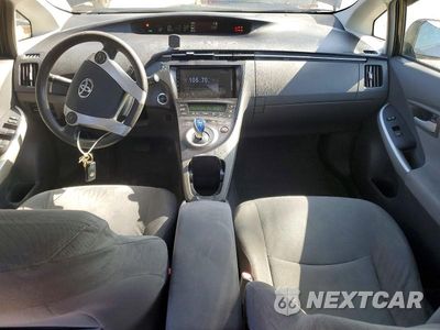 Zdjęcie 8 z 12 samochodu: 2010 TOYOTA PRIUS II VIN:JTDKN3DU0A1003002 - miniatura