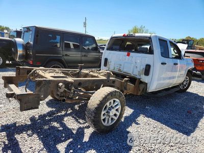 Trzecie zdjęcie samochodu z tyłu: 2015 CHEVROLET SILVERADO K2500 HEAVY DUTY VIN:1GB2KUEG6FZ131197 - miniatura