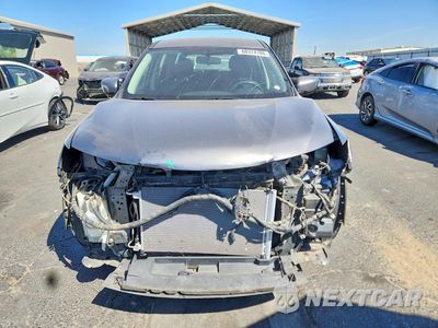 Piąte zdjęcie samochodu w środku: 2017 NISSAN ROGUE S VIN:KNMAT2MT5HP514828 - miniatura