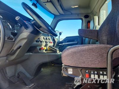 Zdjęcie 7 z 13 samochodu: 2014 KENWORTH T680 SEMI TRUCK VIN:1XKYA48X3EJ403050 - miniatura