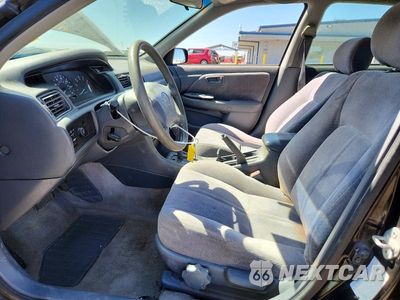 Zdjęcie 7 z 12 samochodu: 1998 TOYOTA CAMRY LE VIN:JT2BG22K3W0196015 - miniatura