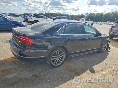 Trzecie zdjęcie samochodu z tyłu: 2017 VOLKSWAGEN PASSAT R-LINE VIN:1VWDT7A32HC021000 - miniatura