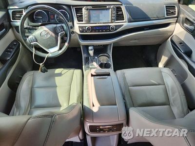 Zdjęcie 8 z 13 samochodu: 2017 TOYOTA HIGHLANDER XLE VIN:5TDKZRFH1HS511029 - miniatura