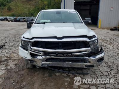 Piąte zdjęcie samochodu w środku: 2019 RAM 1500 BIG HORN/LONE STAR VIN:1C6SRFFT4KN854618 - miniatura