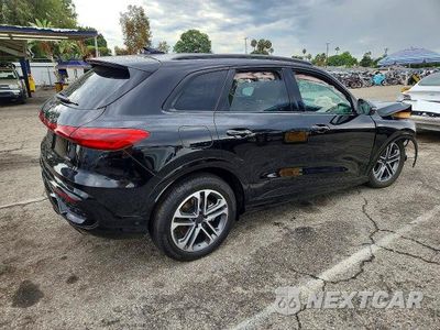 Trzecie zdjęcie samochodu z tyłu: 2026 AUDI Q5 PREMIUM VIN:WA14AAGU4T2053445 - miniatura