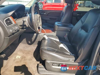 Zdjęcie 7 z 13 samochodu: 2010 CHEVROLET SUBURBAN K1500 LTZ VIN:1GNUKKE36AR255329 - miniatura