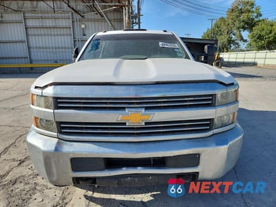 Piąte zdjęcie samochodu w środku: 2017 CHEVROLET SILVERADO C3500 VIN:1GB4CYCG4HF108859 - miniatura