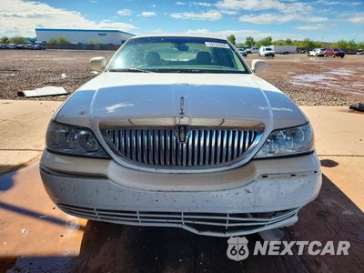 Piąte zdjęcie samochodu w środku: 2005 LINCOLN TOWN CAR SIGNATURE VIN:1LNHM81W65Y634927 - miniatura