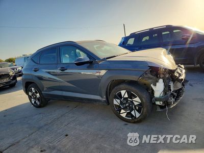 Czwarte zdjęcie samochodu z boku: 2024 HYUNDAI KONA SEL VIN:KM8HB3AB0RU165062 - miniatura
