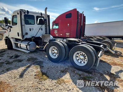 Drugie zdjęcie samochodu z przodu: 2022 FREIGHTLINER CASCADIA 126 SEMI TRUCK VIN:3AKJHLDV9NSMG1801 - miniatura