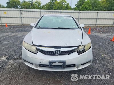 Piąte zdjęcie samochodu w środku: 2010 HONDA CIVIC LX VIN:2HGFA1F50AH330364 - miniatura