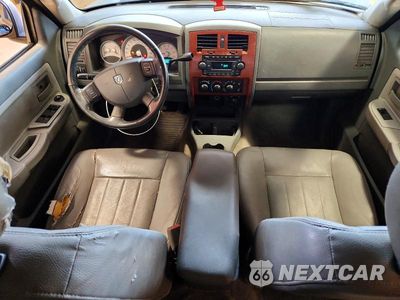 Zdjęcie 8 z 12 samochodu: 2005 DODGE DAKOTA QUAD SLT VIN:1D7HW48N75S178417 - miniatura