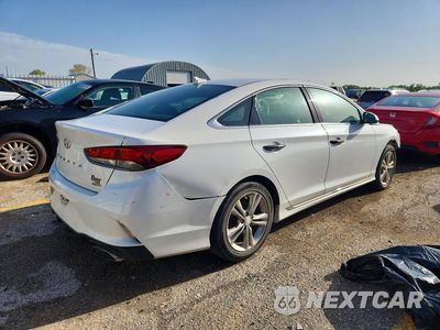 Trzecie zdjęcie samochodu z tyłu: 2018 HYUNDAI SONATA SPORT VIN:5NPE34AF0JH694037 - miniatura