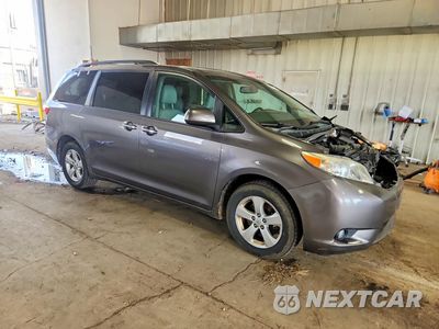Czwarte zdjęcie samochodu z boku: 2015 TOYOTA SIENNA XLE 7-PASSENGER VIN:5TDDK3DC5FS104782 - miniatura