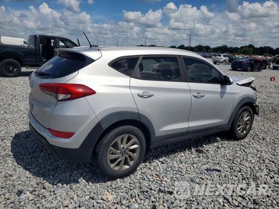 Trzecie zdjęcie samochodu z tyłu: 2016 HYUNDAI TUCSON SE VIN:KM8J3CA48GU152234 - miniatura