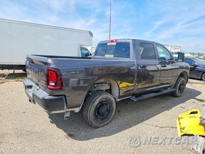 Trzecie zdjęcie samochodu z tyłu: 2025 RAM 2500 TRADESMAN VIN:3C6UR5CJ8SG556992 - miniatura
