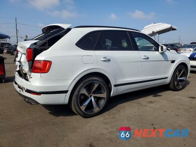 Trzecie zdjęcie samochodu z tyłu: 2019 BENTLEY BENTAYGA VIN:SJAAM2ZV8KC027436 - miniatura
