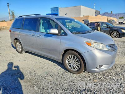 Czwarte zdjęcie samochodu z boku: 2017 TOYOTA SIENNA XLE 8-PASSENGER VIN:5TDYZ3DC0HS864389 - miniatura