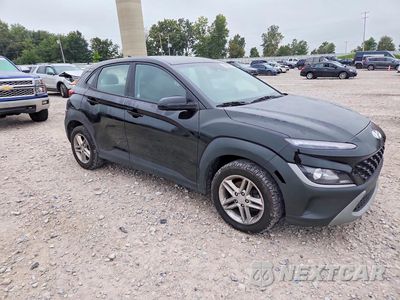 Czwarte zdjęcie samochodu z boku: 2022 HYUNDAI KONA SE VIN:KM8K22AB5NU792611 - miniatura