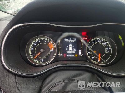 Zdjęcie 9 z 12 samochodu: 2019 JEEP CHEROKEE LATITUDE VIN:1C4PJMCX0KD371523 - miniatura
