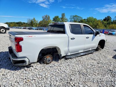 Trzecie zdjęcie samochodu z tyłu: 2021 CHEVROLET SILVERADO K1500 CUSTOM VIN:1GCPYBEK9MZ438997 - miniatura