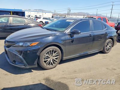 2024 TOYOTA CAMRY SE 4T1G11AK2RU873025 - główne zdjęcie licytacji z USA - miniatura