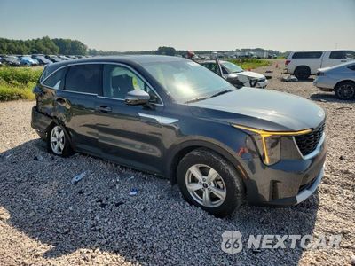 Czwarte zdjęcie samochodu z boku: 2024 KIA SORENTO LX VIN:5XYRG4JC3RG254117 - miniatura