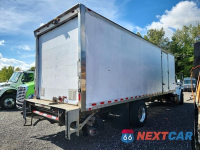 Trzecie zdjęcie samochodu z tyłu: 2018 FREIGHTLINER M2 106 MEDIUM DUTY VIN:1FVACWFB5JHJR4166 - miniatura